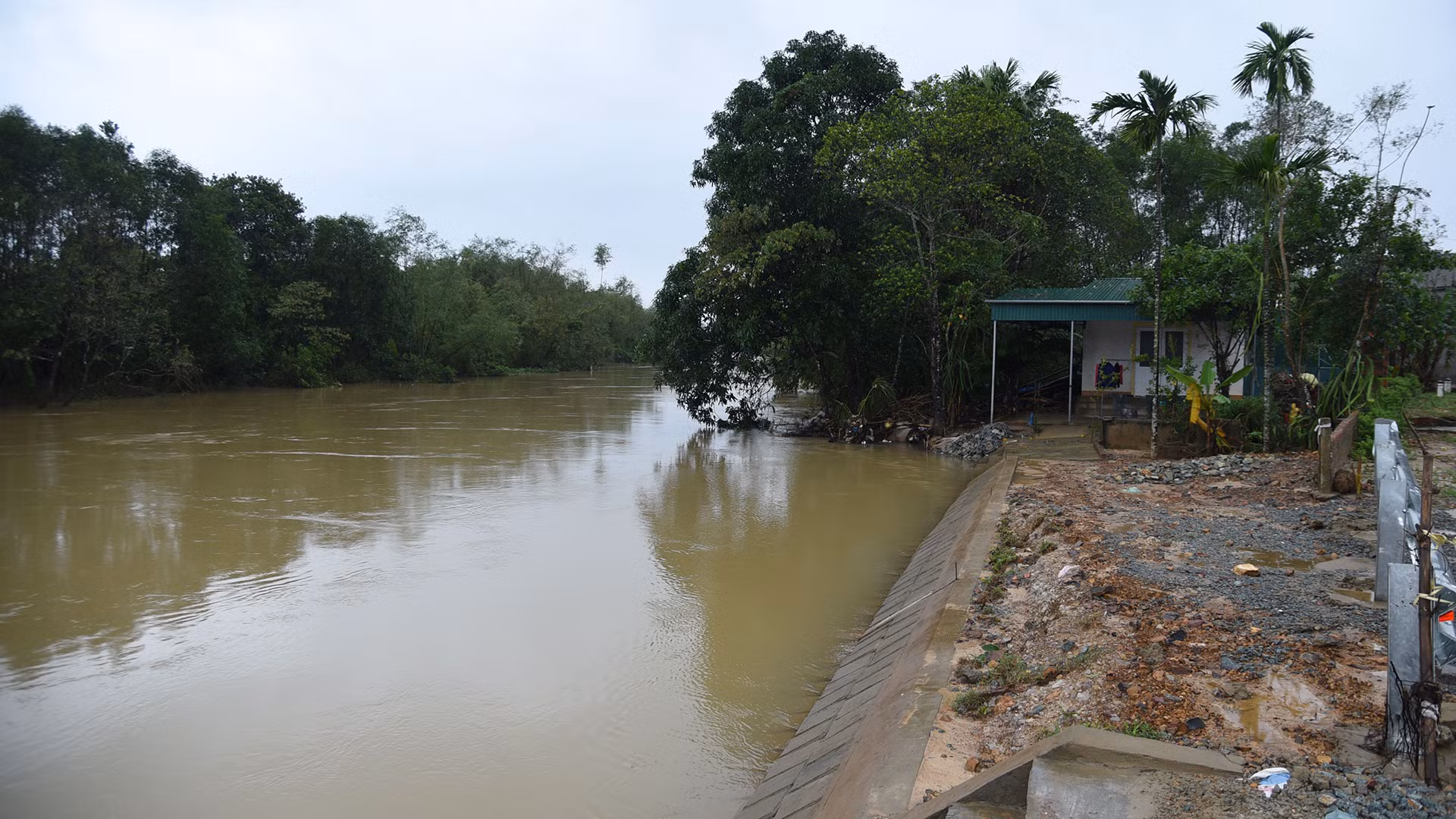 Người dân “tâm lũ” Hà Tĩnh nặng nghĩa ân tình với đồng bào Nghệ An