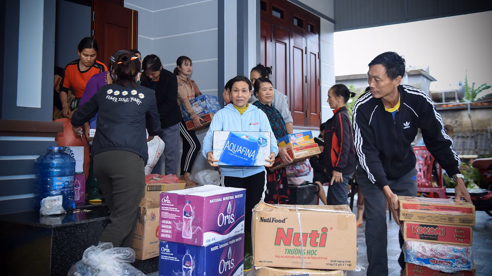 Người dân “tâm lũ” Hà Tĩnh nặng nghĩa ân tình với đồng bào Nghệ An