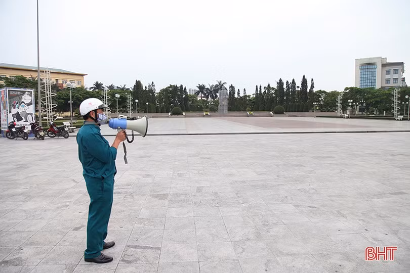 Điểm công cộng vắng vẻ, người dân Hà Tĩnh “tràn” ra đường đi thể dục