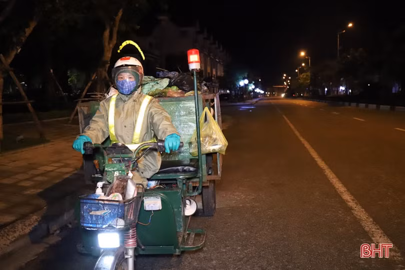 Những người thầm lặng làm đẹp phố phường Thành Sen mùa dịch Covid-19