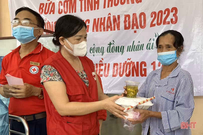 Nhiều hoạt động hưởng ứng Tháng Nhân đạo 2023