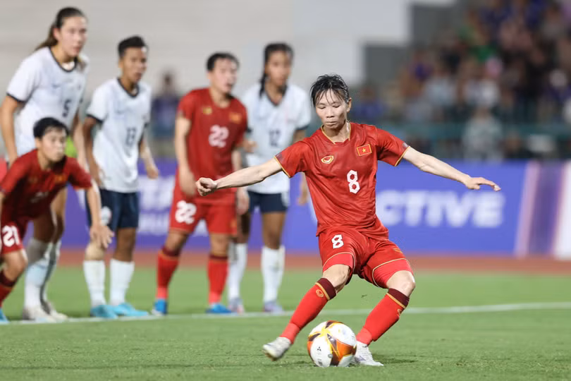 Huỳnh Như cùng tuyển nữ Việt Nam trước cột mốc lịch sử