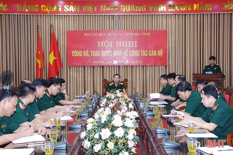 Bộ CHQS tỉnh Hà Tĩnh công bố 6 quyết định về công tác cán bộ