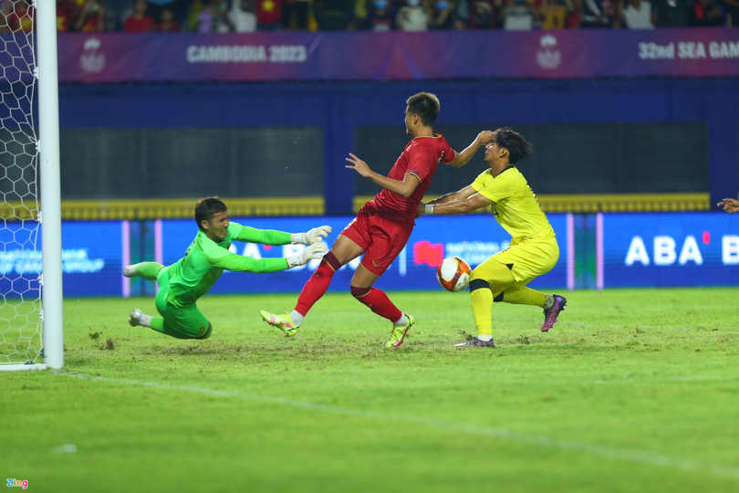Hạ Malaysia, U22 Việt Nam vào bán kết SEA Games