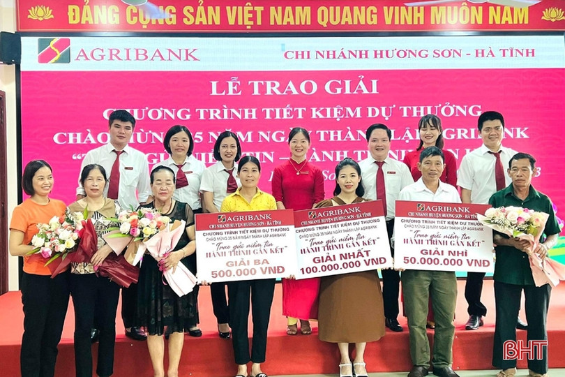 50 khách hàng Hương Sơn trúng các phần thưởng hấp dẫn của Agribank
