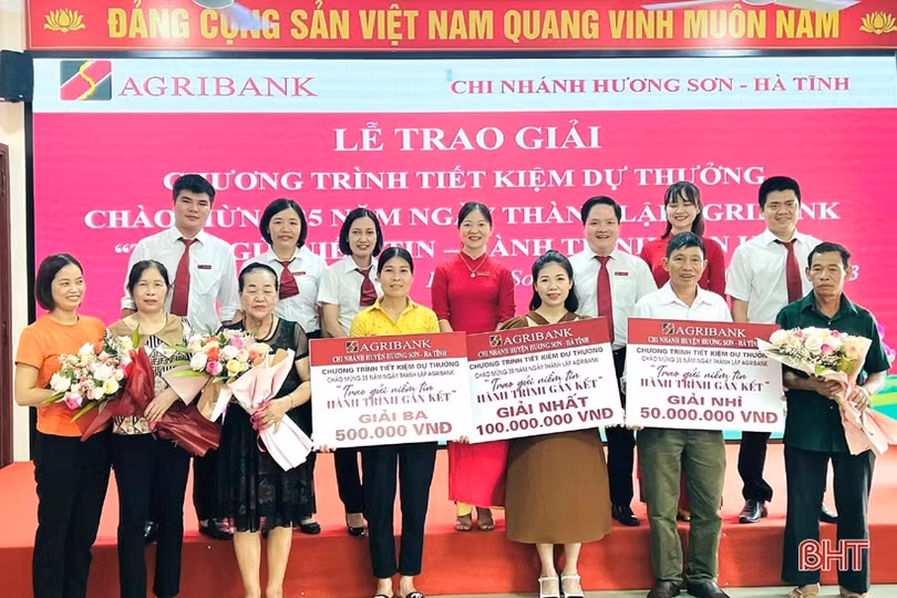 50 khách hàng Hương Sơn trúng các phần thưởng hấp dẫn của Agribank