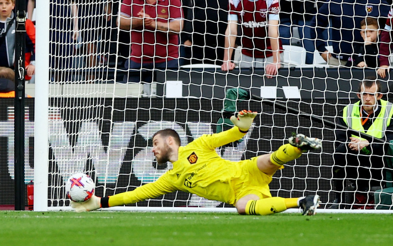 Man United thua CLB đang đua trụ hạng