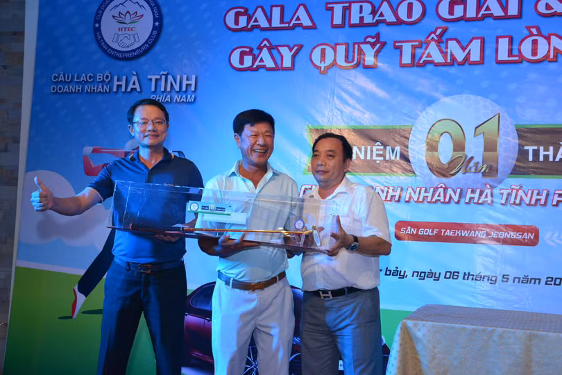 Sôi nổi giải golf kỷ niệm thành lập CLB Doanh nhân Hà Tĩnh phía Nam