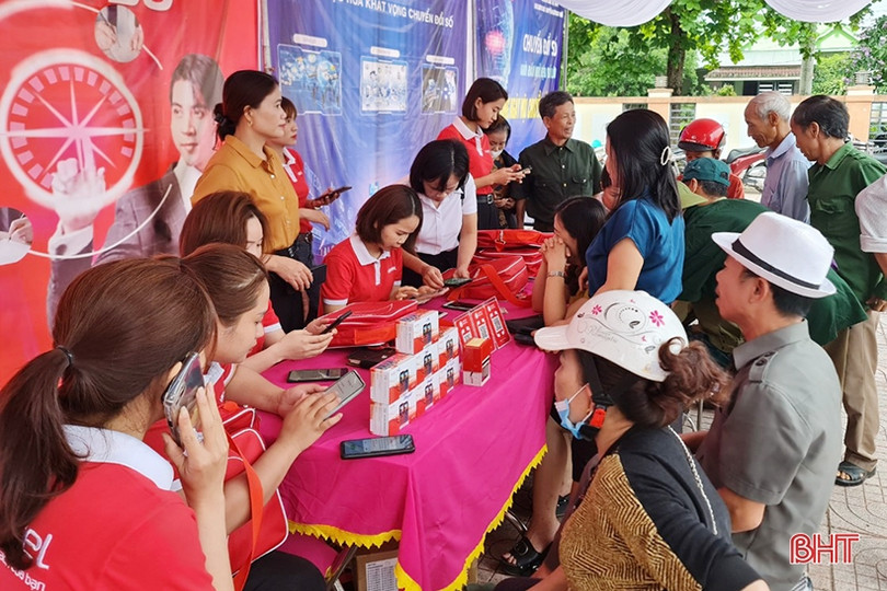 Người dân Hương Khê hào hứng với ngày hội chuyển đổi số