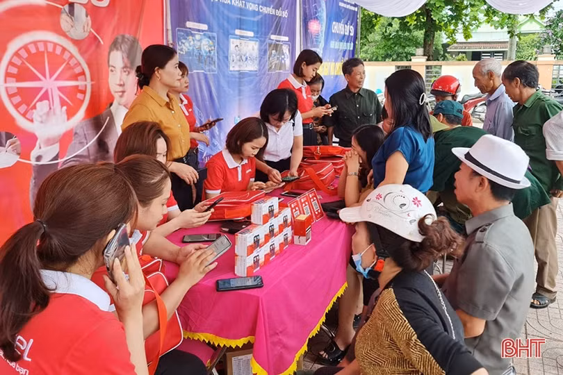 Người dân Hương Khê hào hứng với ngày hội chuyển đổi số