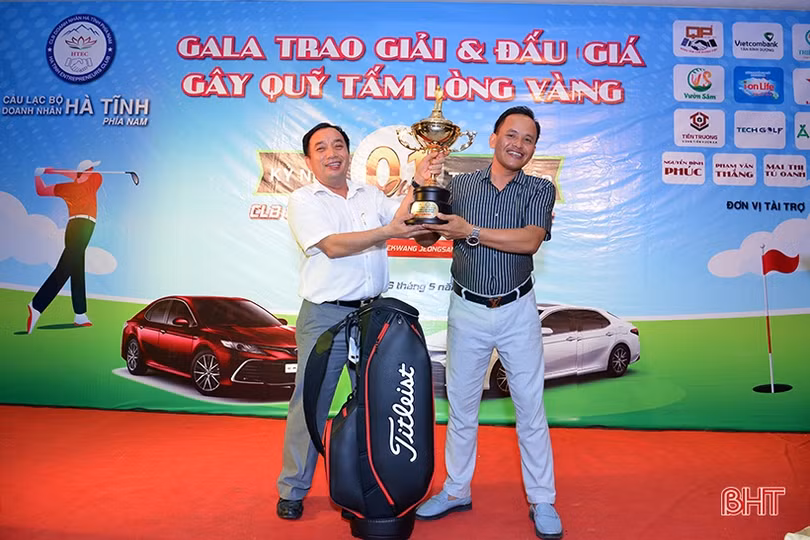 Sôi nổi giải golf kỷ niệm thành lập CLB Doanh nhân Hà Tĩnh phía Nam