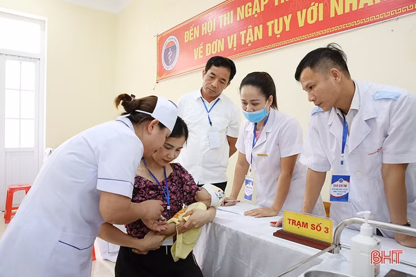 Sôi nổi hội thi điều dưỡng, hộ sinh trạm y tế giỏi