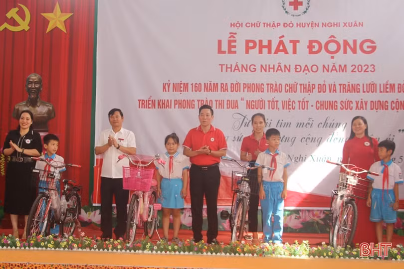 Nhiều hoạt động hưởng ứng Tháng Nhân đạo 2023