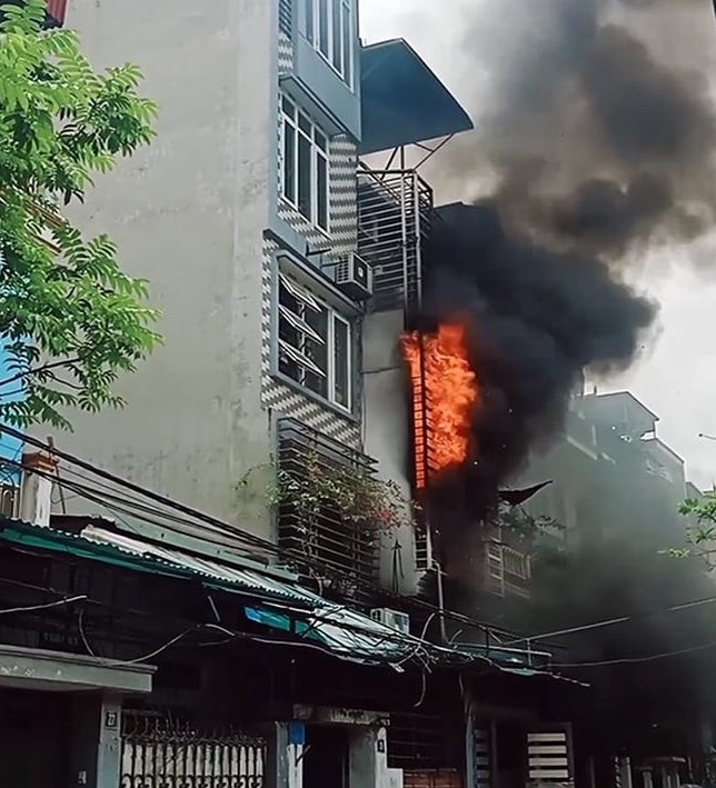 Bốn bà cháu tử vong trong căn nhà cháy
