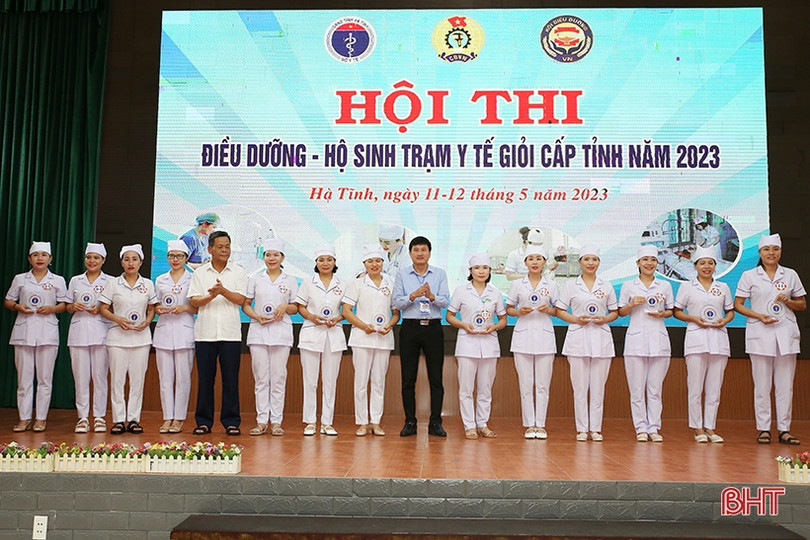 Sôi nổi hội thi điều dưỡng, hộ sinh trạm y tế giỏi