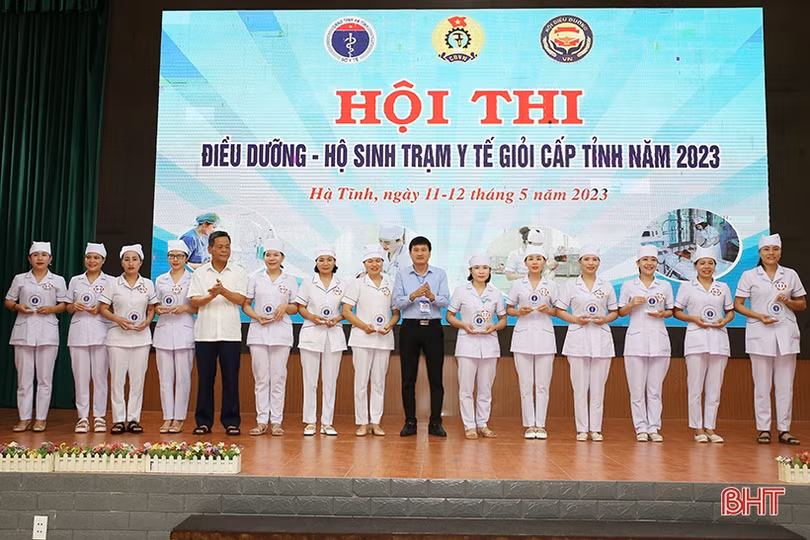 Sôi nổi hội thi điều dưỡng, hộ sinh trạm y tế giỏi