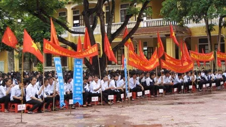 Nhà trường thân thiênj, học sinh tich cực