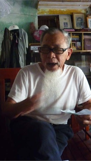 Cụ Dương Xuân Thâu (85tuổi, 55 tuổi đảng, nguyên Chủ tịch UBND huyện Cẩm Xuyên): "Bản án còn nương nhẹ quá, cán bộ có chức, có quyền lại chẳng giữ mình làm gương, đi đánh bạc… Giờ chị bị cảnh cáo, phạt tiền thì liệu nói còn ai nghe?”,