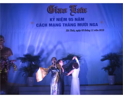 Ca khúc "Đôi bờ" say đắm lòng người