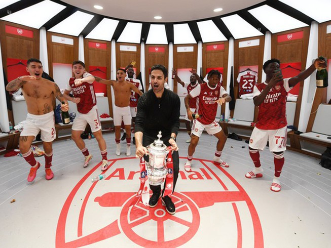Vừa vô địch, Arsenal đã lên danh sách bán các công thần