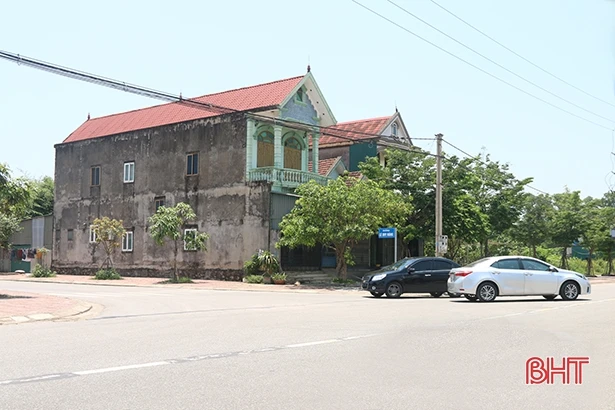 Thiếu biển báo, người đi đường ở TP Hà Tĩnh gặp khó khi qua giao lộ 26/3 - Lê Duy Năng