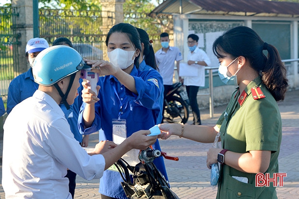 Lắp đặt điểm rửa tay phòng dịch cho học sinh TP Hà Tĩnh