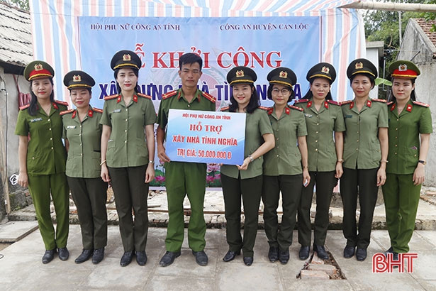 Xây dựng nhà tình nghĩa cho cán bộ Công an xã có hoàn cảnh khó khăn