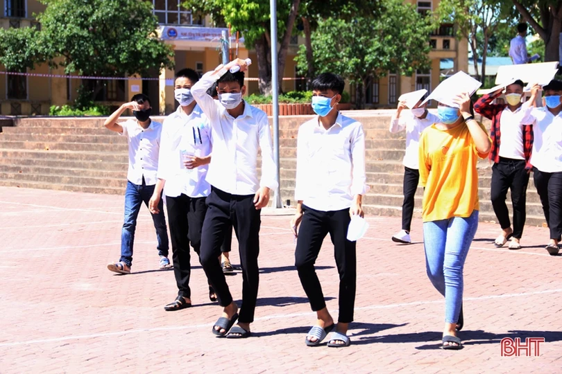 Thí sinh Hà Tĩnh đánh giá về môn thi đầu tiên: “Đề Văn hay, vừa sức và không quá bất ngờ”