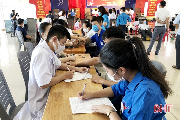 Cán bộ, chiến sỹ, người lao động TP Hà Tĩnh hiến 313 đơn vị máu