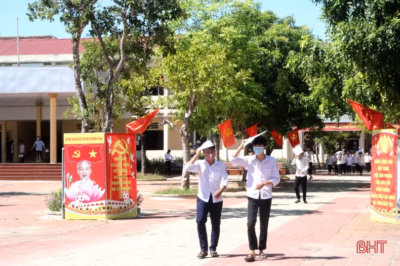 Thí sinh Hà Tĩnh đánh giá về môn thi đầu tiên: “Đề Văn hay, vừa sức và không quá bất ngờ”