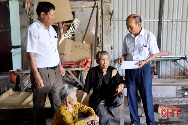 Trao tặng nạn nhân chất độc da cam ở Hà Tĩnh hơn 300 suất quà