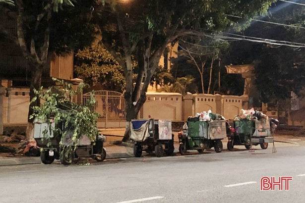 Người dân “chịu không nổi” với điểm trung chuyển rác trên đường trung tâm ở TP Hà Tĩnh
