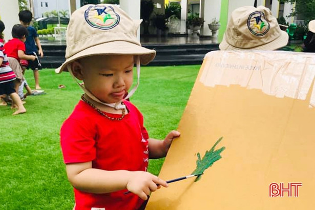 Các bé mầm non Trung Kiên sáng tạo đồ chơi từ vật liệu tái chế