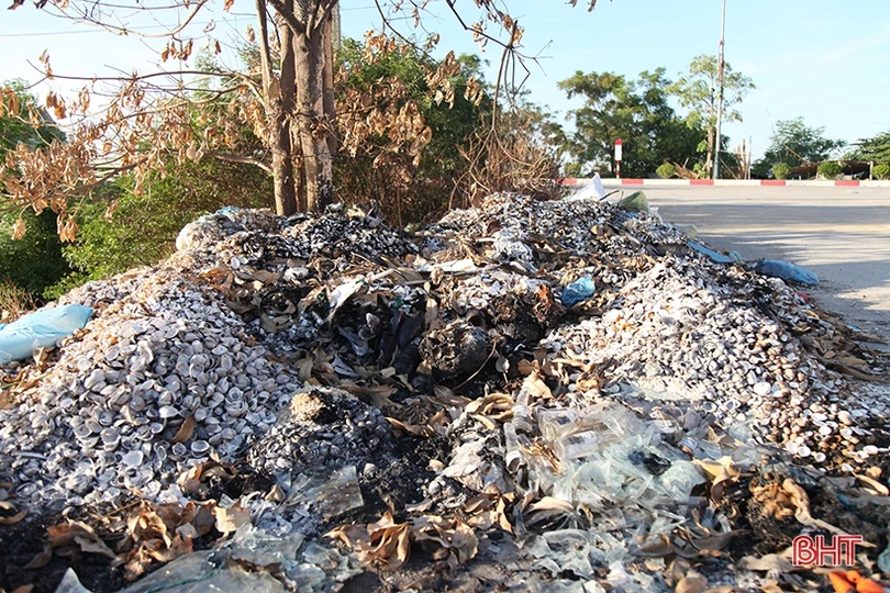 Nhếch nhác trên tuyến đê phía Bắc thành phố Hà Tĩnh