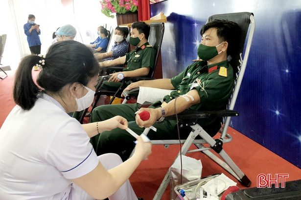 Cán bộ, chiến sỹ, người lao động TP Hà Tĩnh hiến 313 đơn vị máu