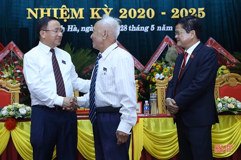 Triển khai hiệu quả công tác phòng chống dịch gắn với thi đua chào mừng đại hội Đảng các cấp