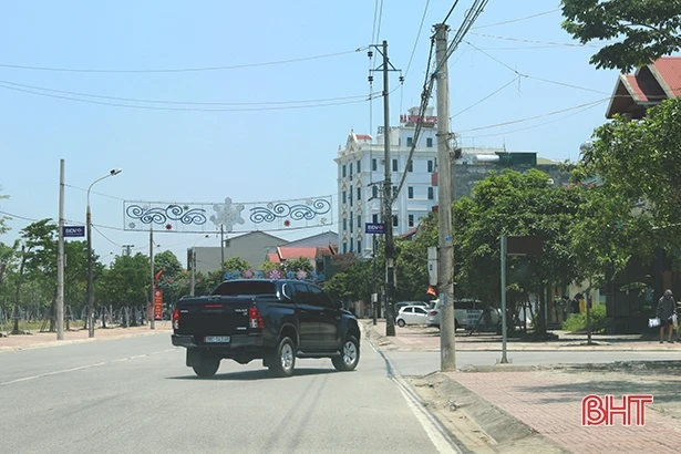 Thiếu biển báo, người đi đường ở TP Hà Tĩnh gặp khó khi qua giao lộ 26/3 - Lê Duy Năng