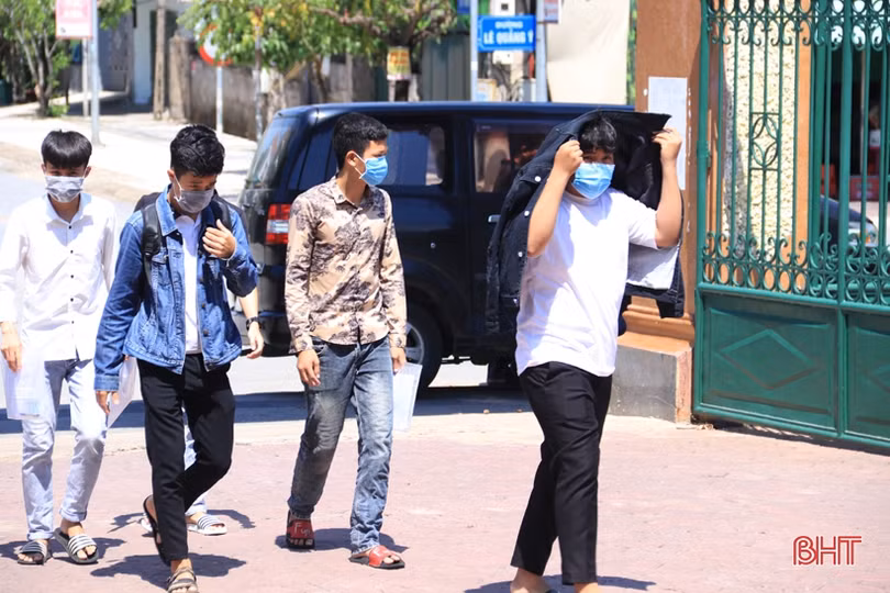 Hơn 15.000 thí sinh Hà Tĩnh làm thủ tục thi tốt nghiệp, công tác phòng dịch thực hiện nghiêm ngặt