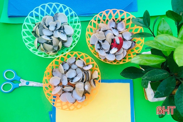 Các bé mầm non Trung Kiên sáng tạo đồ chơi từ vật liệu tái chế