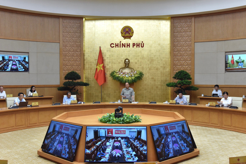 Đối đầu trước mùa thu