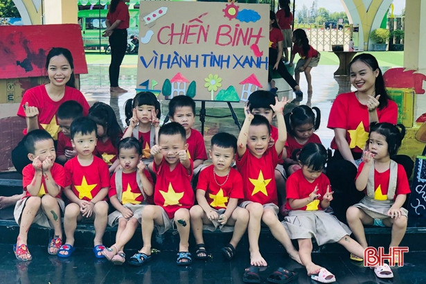 Các bé mầm non Trung Kiên sáng tạo đồ chơi từ vật liệu tái chế