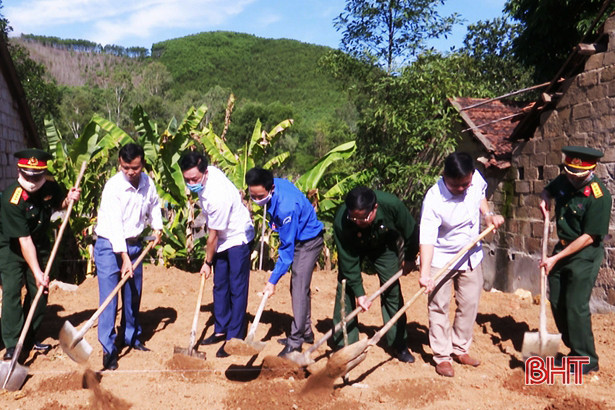 Bộ Tư lệnh Quân khu 4 xây dựng nhà tình nghĩa cho thương binh ở Đức Thọ