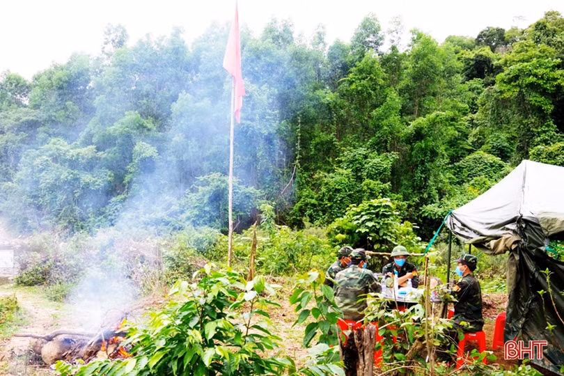 Người lính biên phòng Hà Tĩnh hai lần hoãn cưới để làm nhiệm vụ chống dịch Covid-19