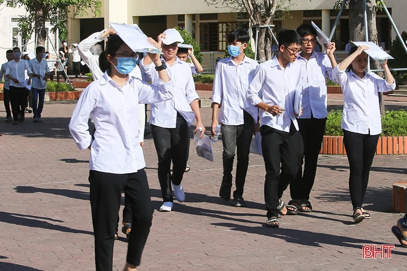 Đề Toán không làm khó thí sinh, ngày thi tốt nghiệp THPT ở Hà Tĩnh kết thúc nhẹ nhàng