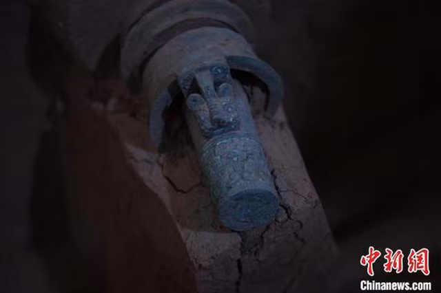 Khai quật cỗ xe ngựa gần 3.000 năm tuổi, khảm hàng nghìn mảnh ngọc lam