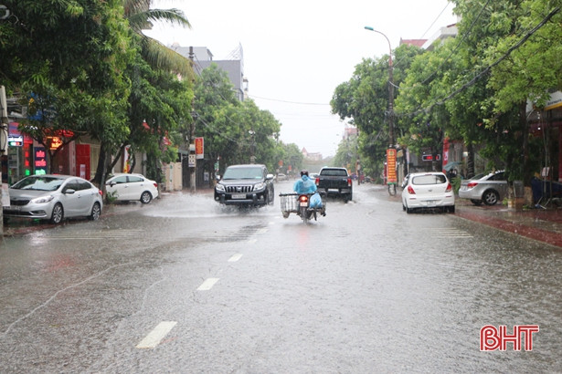 TP Hà Tĩnh cảnh báo tình trạng đánh bắt cá trái quy định sau mưa lớn