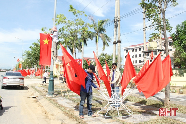 Lộc Hà rực rỡ cờ hoa trước ngày hội lớn
