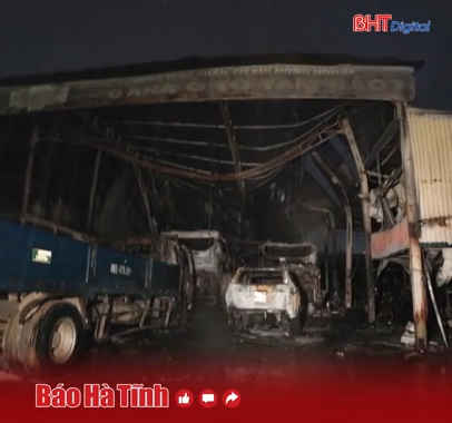 Gara bốc cháy, 6 ô tô bị thiêu rụi hoàn toàn