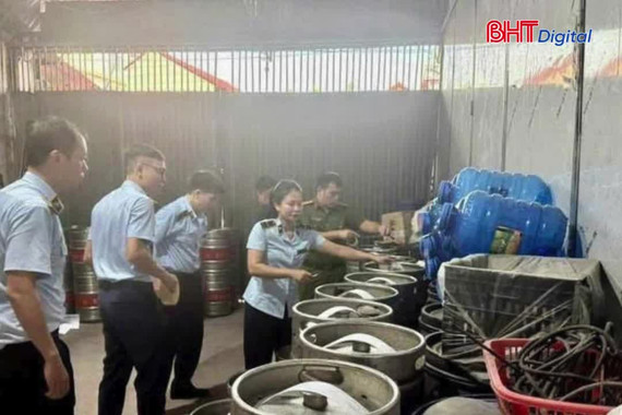 Triệt phá đường dây sản xuất bia hơi giả nhãn hiệu