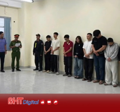 Theo dõi, bắt đường dây bán gần 30.000 sản phẩm thuốc lá điện tử